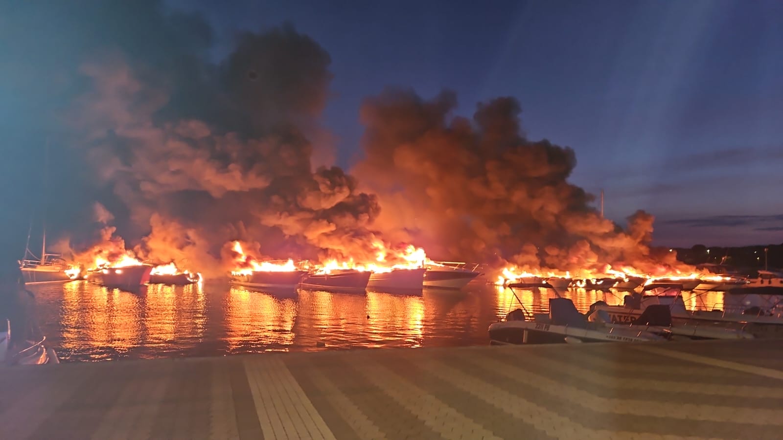 NEZAPAMĆENA TRAGEDIJA Jedan od vlasnika izgorjelih brodica  u Medulinu: NE TREBA NIKOGA KRIVITI!